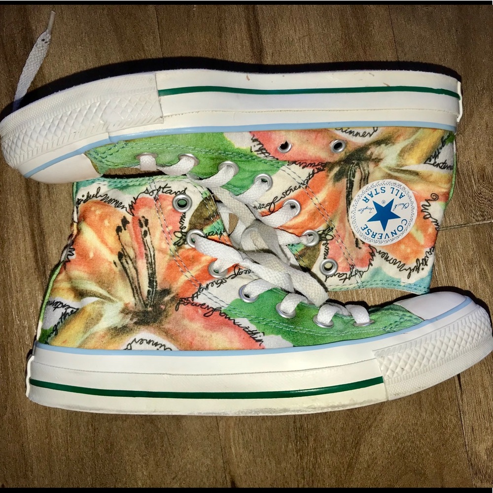 Gently used squeaky clean watercolor converse! 🌸